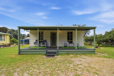 /international/au/9-crooke-street-the-honeysuckles-vic-150634140/