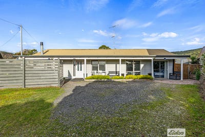 /international/au/19-irbys-circus-sisters-beach-tas-151617152/
