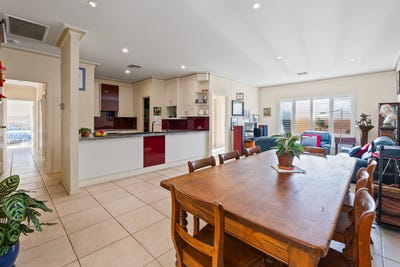 /international/au/9b-renown-avenue-seacliff-park-sa-148476388/?lang=en