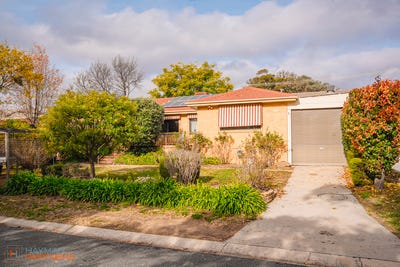 /international/au/28-holden-crescent-wanniassa-act-151522432/