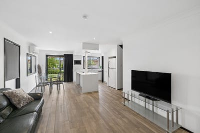 /international/au/146-31-usher-avenue-labrador-qld-152627000/