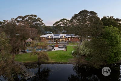 /international/au/240-potts-road-skye-vic-152444372/