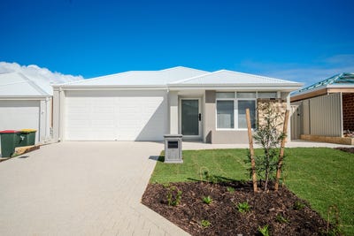 /international/au/9-trestles-way-eglinton-wa-152209136/