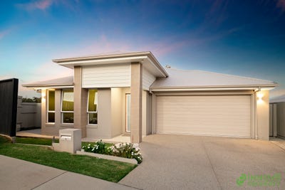 /international/au/8-bastion-way-warner-qld-151600416/