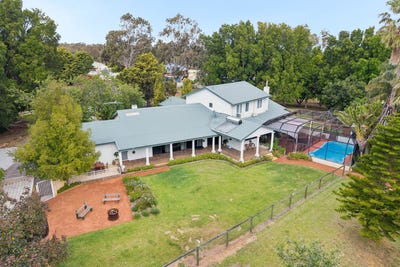 /international/au/2-beleura-avenue-gingin-wa-152560268/