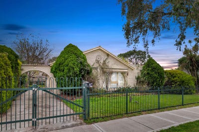 /international/au/9-circle-drive-north-cranbourne-vic-151542328/