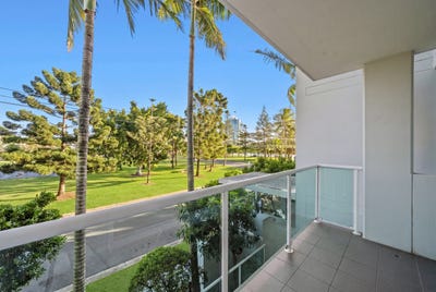 /international/au/6-5-7-aruma-street-chevron-island-qld-151314924/