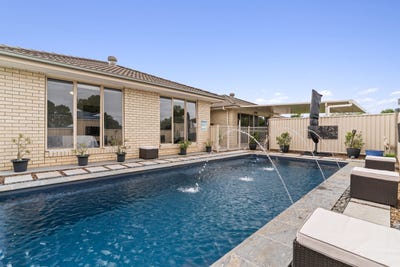 /international/au/7-sapphire-court-beerwah-qld-151554864/