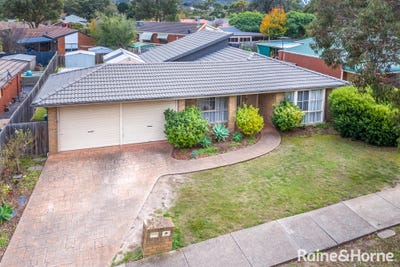 /international/au/198-elizabeth-drive-sunbury-vic-151613404/