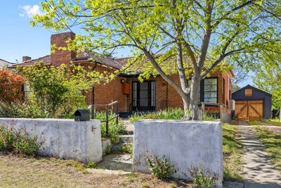 /international/au/24-commissioner-street-cooma-nsw-152596292/