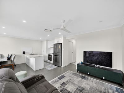/international/au/34-3-broadleaf-parade-redbank-qld-151382720/