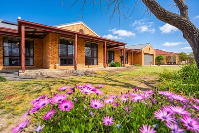 /international/au/10-ebenezer-court-walla-walla-nsw-152603540/