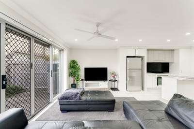 /international/au/15-32-warrill-street-redbank-plains-qld-151147660/