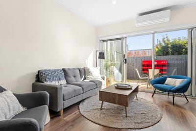 /international/au/2-19-market-street-trentham-vic-150694656/