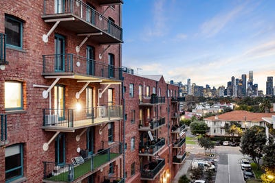 /international/au/6d-9-beach-street-port-melbourne-vic-151386744/