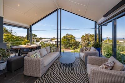/international/au/10-turner-street-dunsborough-wa-151241476/