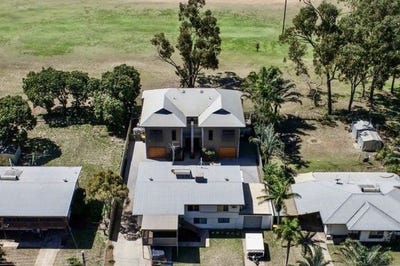 /international/au/1-2-and-3-44-kennedy-drive-moranbah-qld-150729508/