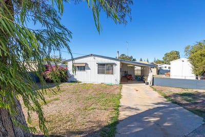/international/au/7-westlake-way-jurien-bay-wa-151318908/