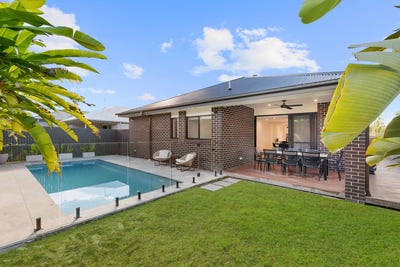 /international/au/63-brendan-way-victoria-point-qld-151262488/