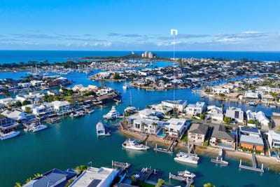 /international/au/16-kumbada-court-minyama-qld-152430884/