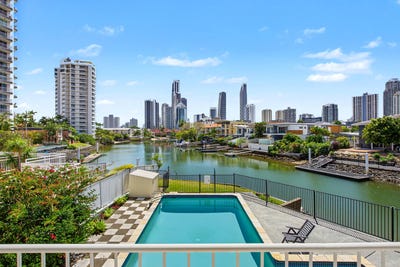 /international/au/6-5-holborow-close-surfers-paradise-qld-152729632/