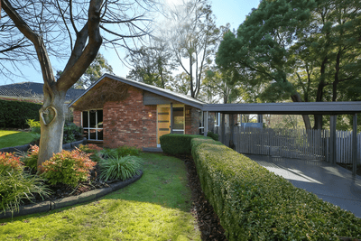/international/au/8-andrew-court-drouin-vic-148495164/