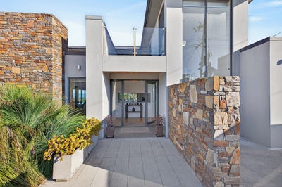 /international/au/18-skidale-close-lake-tyers-beach-vic-150845028/