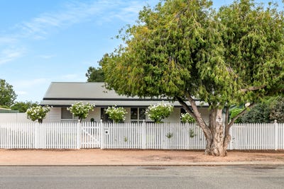 /international/au/35-twentyfirst-street-renmark-sa-150847636/