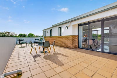/international/au/7-130-station-street-wentworthville-nsw-152521252/