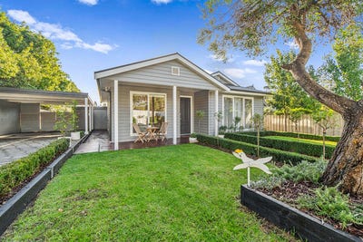 /international/au/67-quinns-parade-mount-eliza-vic-151357400/