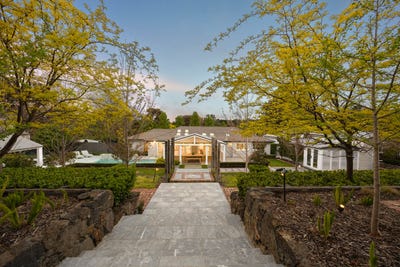 /international/au/20-albert-road-sunbury-vic-152672864/