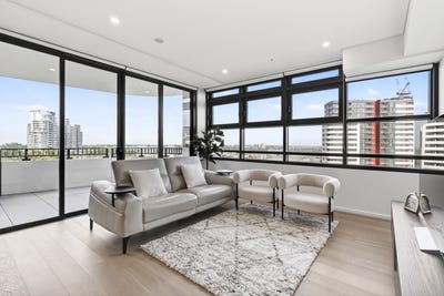 /international/au/505-18-garthowen-crescent-castle-hill-nsw-150636432/