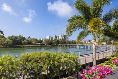 /international/au/18-sunrise-drive-maroochydore-qld-152618860/