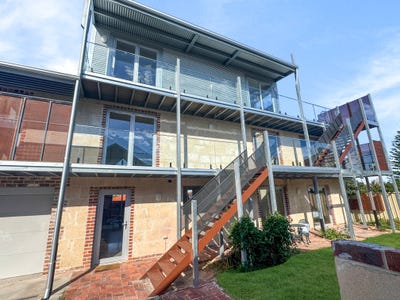 /international/au/195a-clontarf-road-hamilton-hill-wa-151325596/