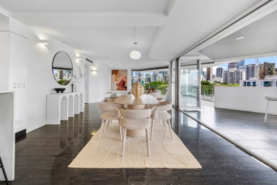 /international/au/204-1-o-connell-street-kangaroo-point-qld-151260408/