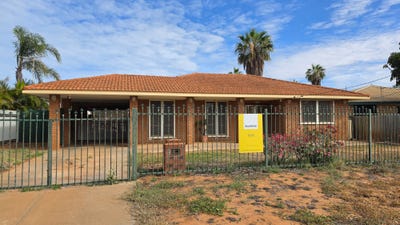 /international/au/8-newman-place-carnarvon-wa-152640336/