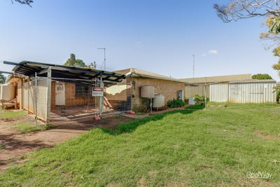 /international/au/22-banksia-street-newtown-qld-151326444/