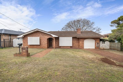/international/au/14-maree-court-centenary-heights-qld-152493376/