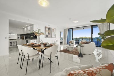 /international/au/3405-5-harbour-side-court-biggera-waters-qld-152646568/