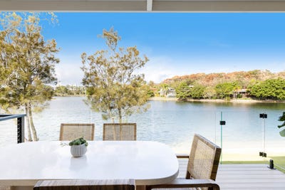 /international/au/5-8-10-sunbird-street-burleigh-waters-qld-152331096/