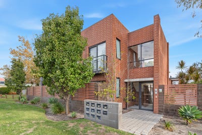 /international/au/9-33-mozart-mews-rivervale-wa-151057420/