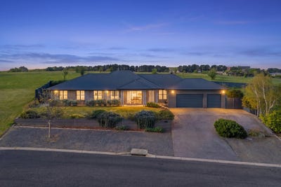 /international/au/12-mcfadzen-place-bungendore-nsw-152552120/