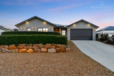 /international/au/12-unaipon-street-lloyd-nsw-151309008/