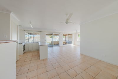 /international/au/2-tamba-street-waggrakine-wa-151432304/