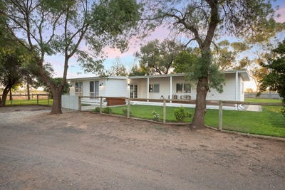 /international/au/55-steicke-road-beverford-vic-700396712/