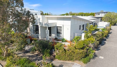 /international/au/46-macintyre-crescent-pelican-waters-qld-151396176/