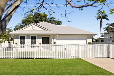 /international/au/65-shields-street-redcliffe-qld-151206212/