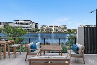 /international/au/1102-6-athena-boulevard-hope-island-qld-151371064/