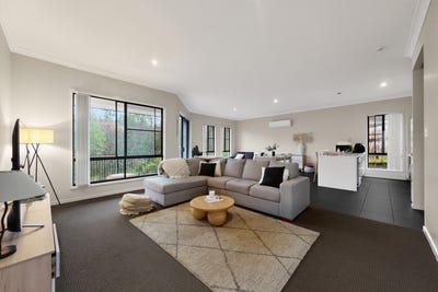 /international/au/42-banks-drive-ormeau-qld-151047880/