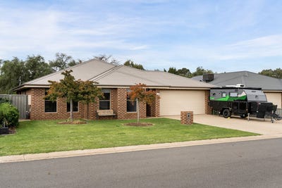 /international/au/25-gilson-place-howlong-nsw-151173448/